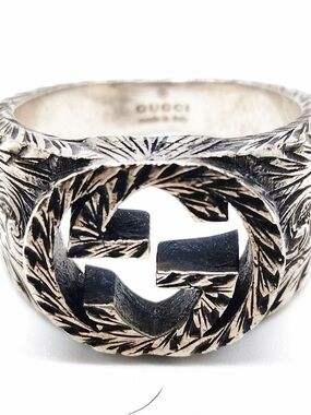 Gucci Silver Tone Engraved Interlocking G Signet Ring with Black Inlay